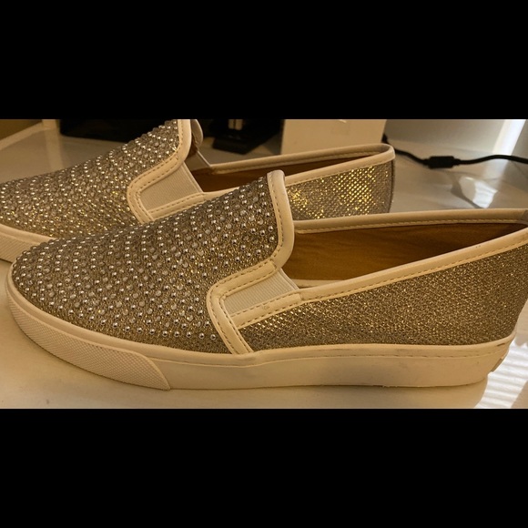 🔥🔥🔥JUST REDUCED!!! INC silver sparkle shoes - Picture 4 of 4